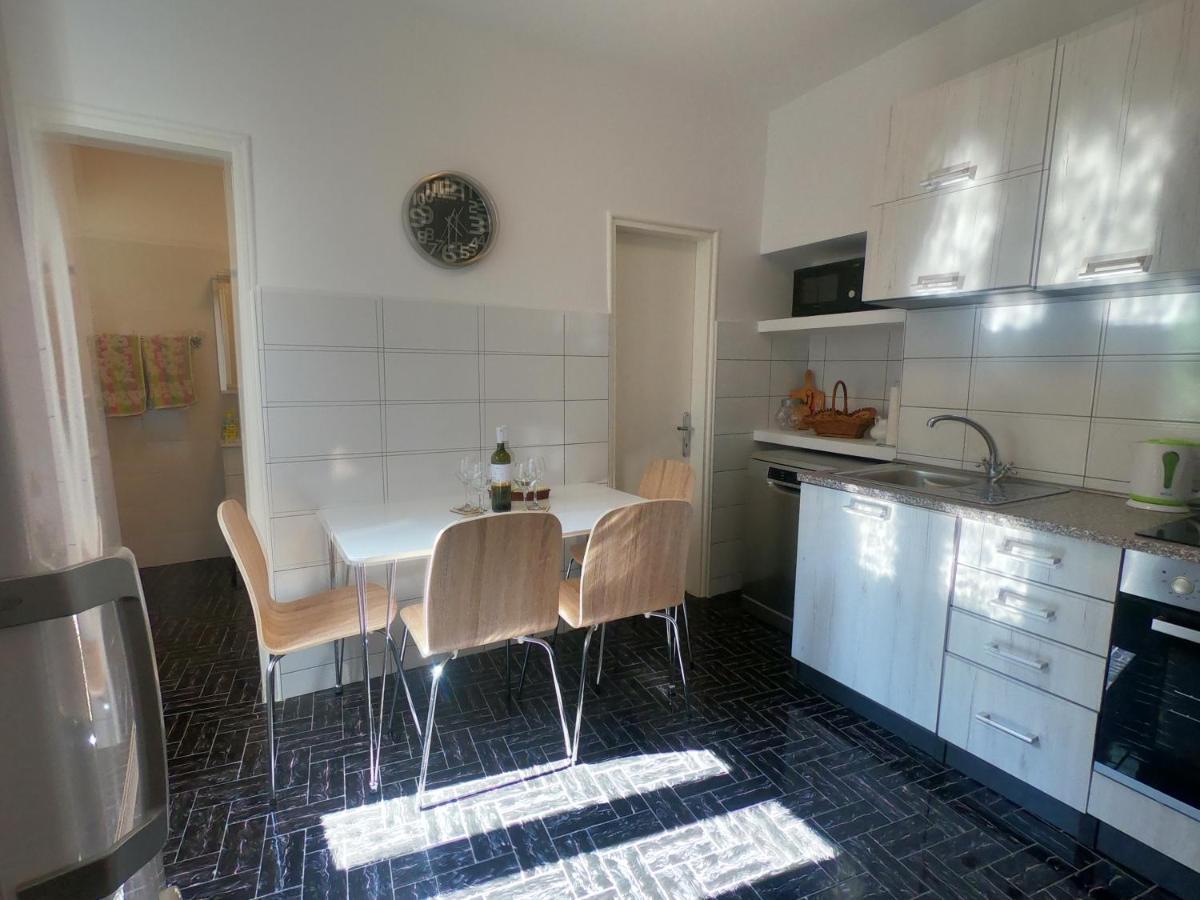 Apartment Dinka Baška Exteriör bild